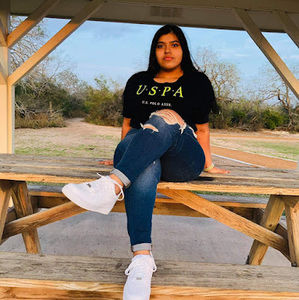 Meet your Posher, Karla paola